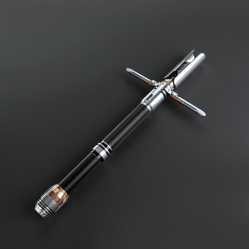 The Survivor Cross lightsaber – view 3