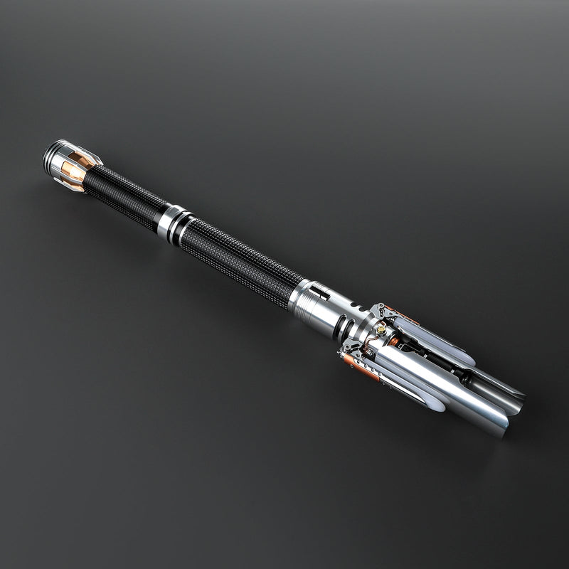 The Survivor Cross lightsaber – view 4
