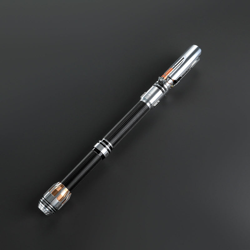 The Survivor Cross lightsaber – view 5