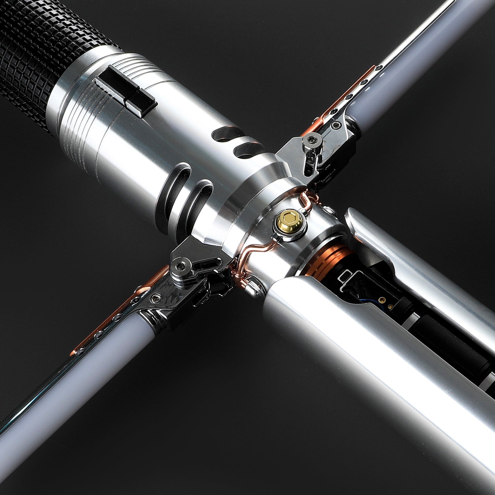 The Survivor Cross lightsaber – view 7
