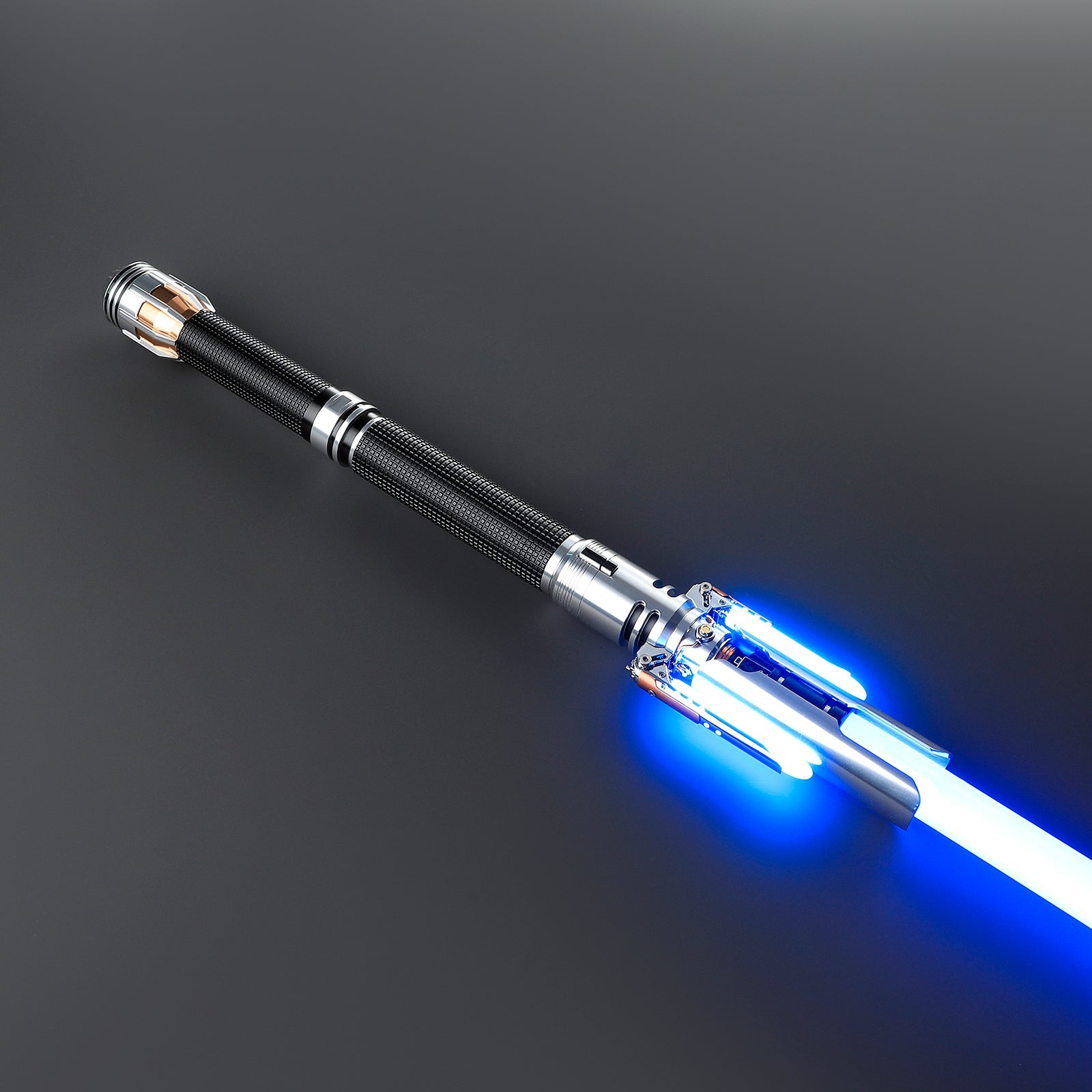 The Survivor Cross lightsaber – view 15