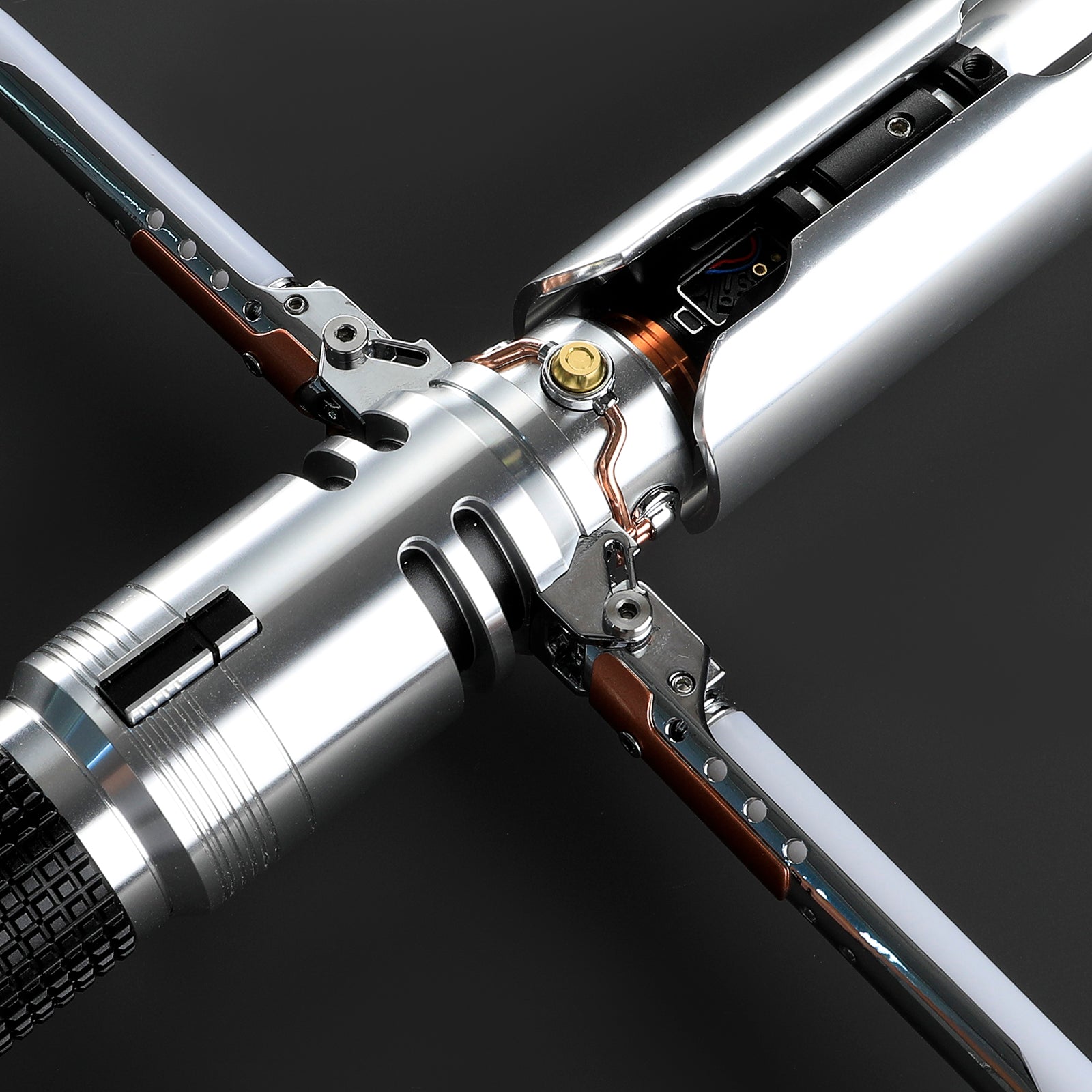 The Survivor Cross lightsaber – view 18