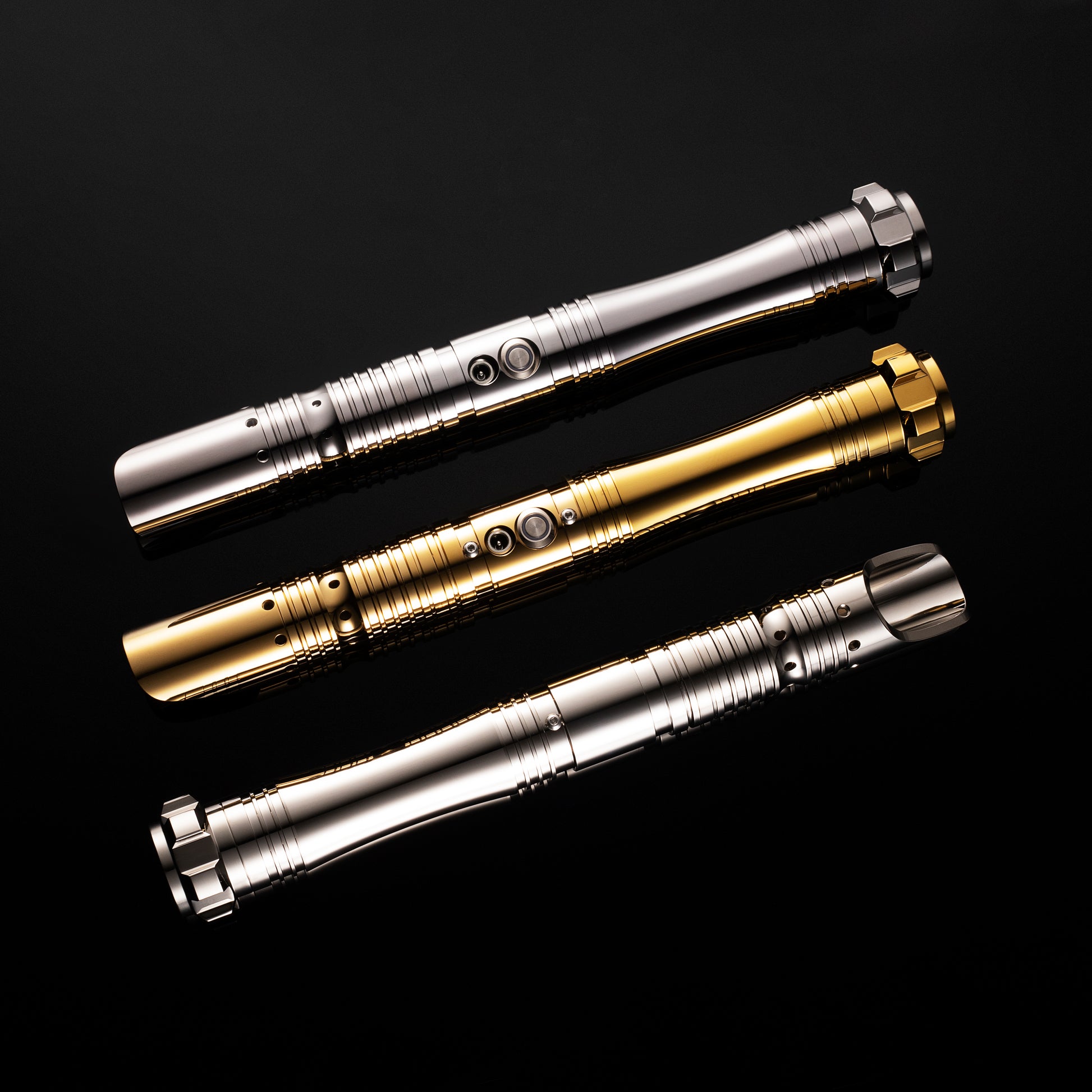 The Cinder lightsaber – view 6