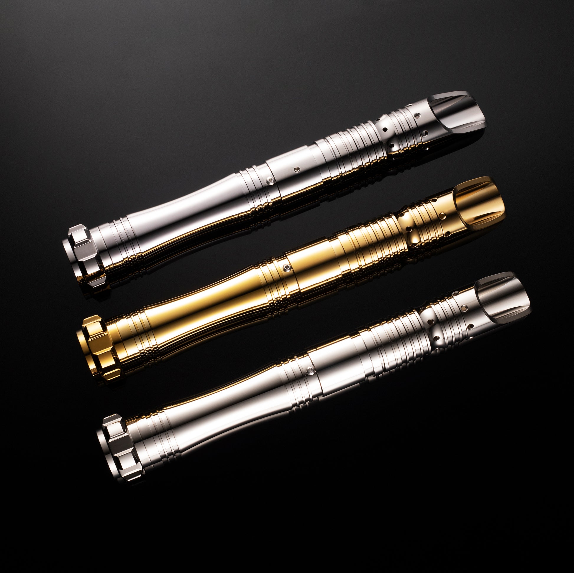 The Cinder lightsaber – view 7