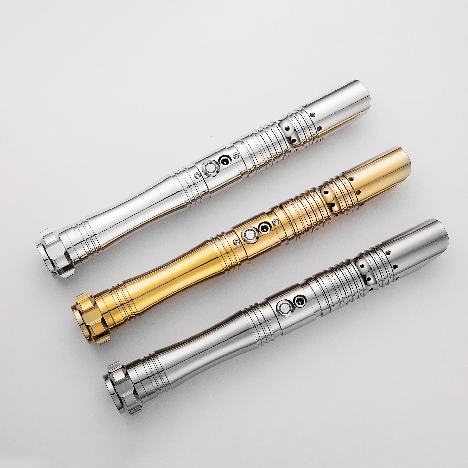 The Cinder lightsaber – view 14