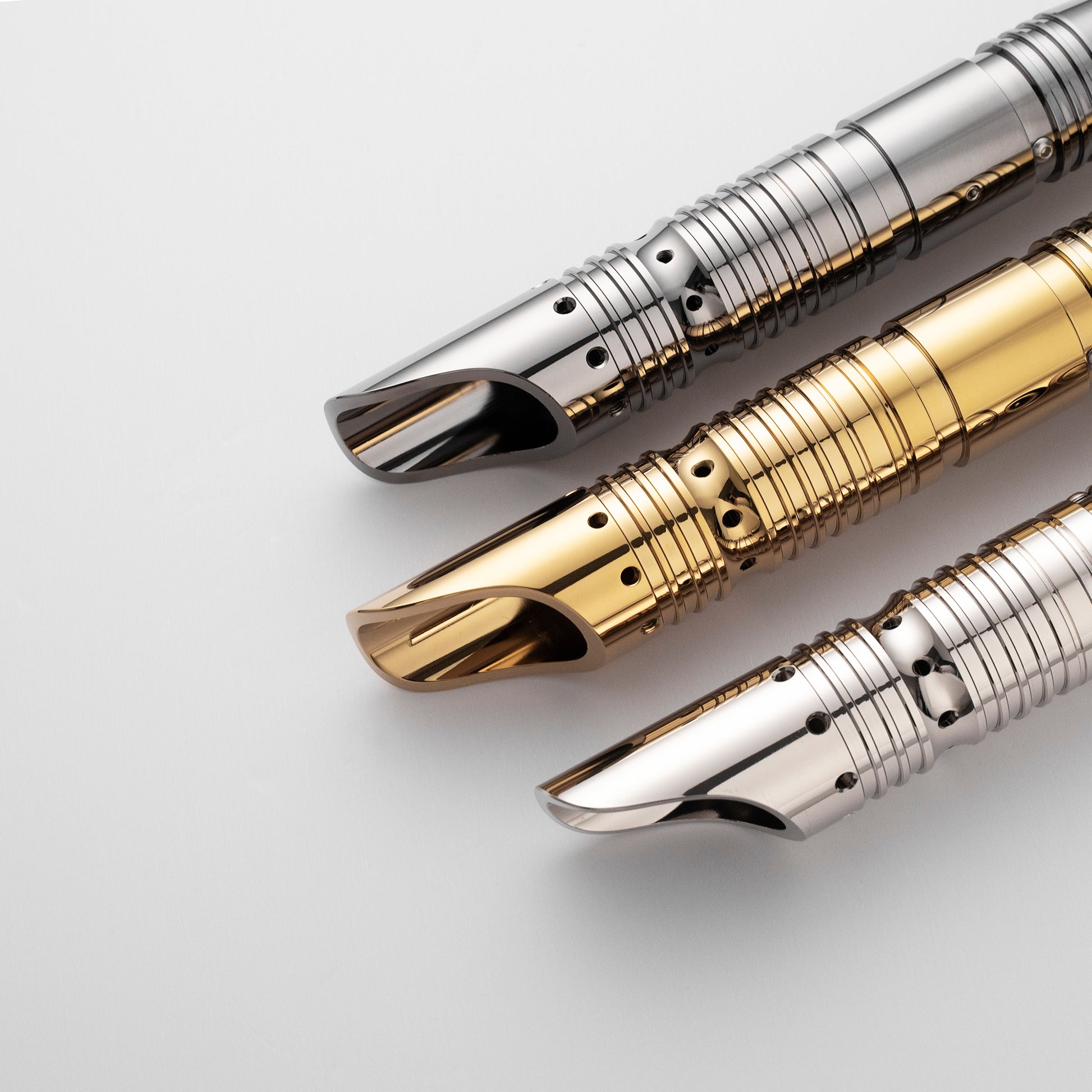 The Cinder lightsaber – view 15