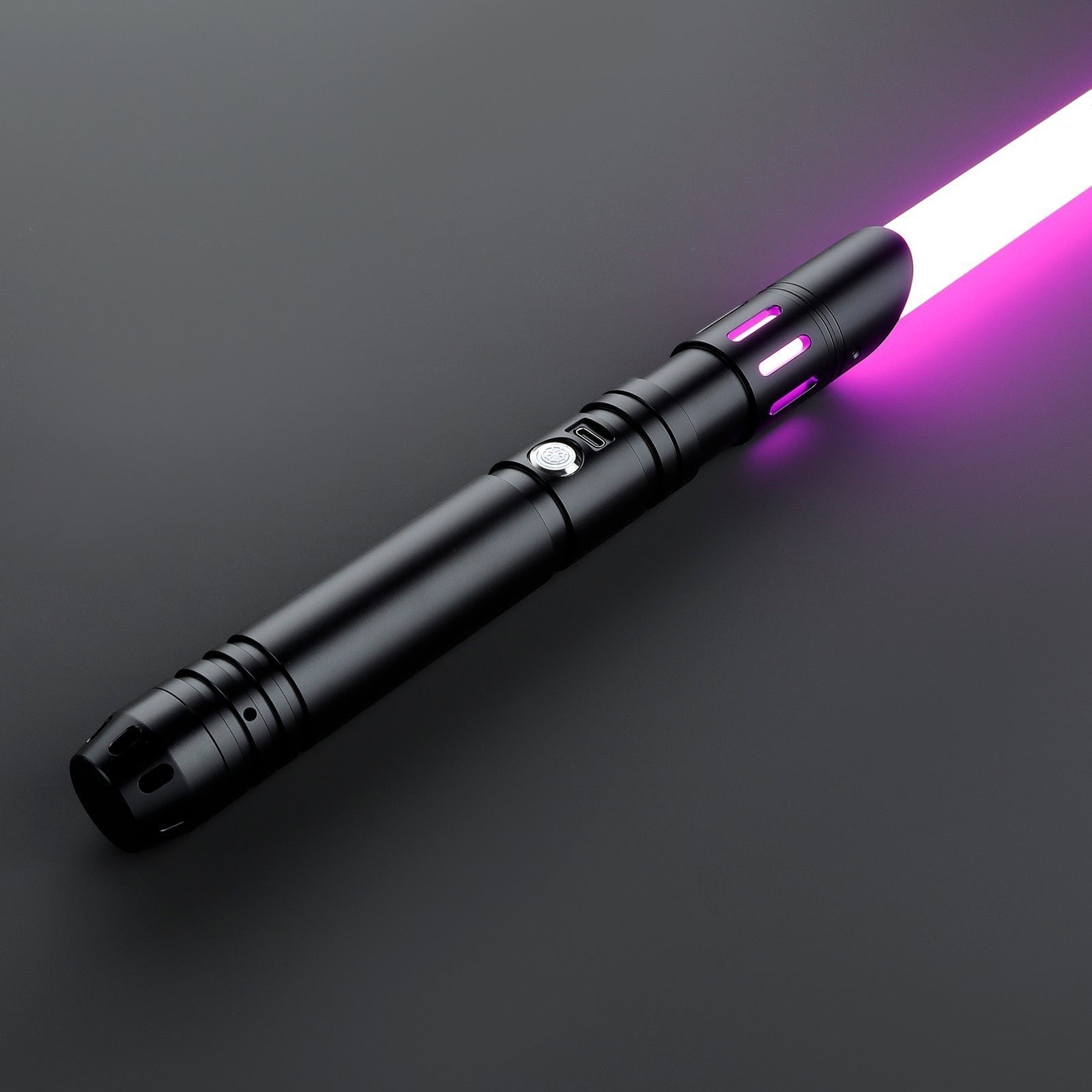 The Facet lightsaber – view 7